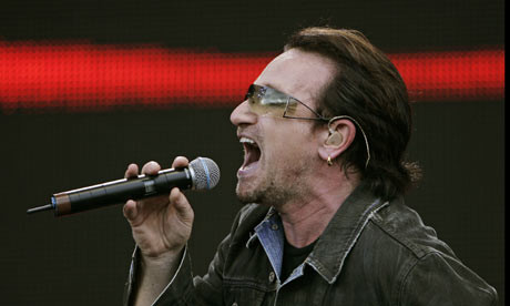 Τρόμος στον αέρα για τον τραγουδιστή των U2