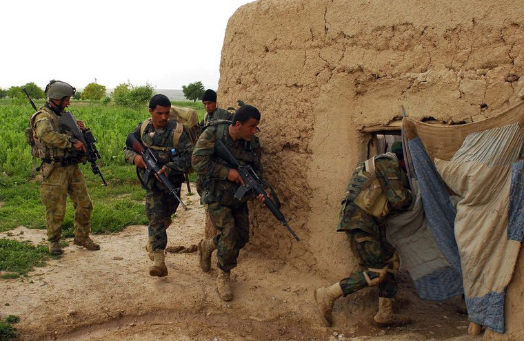 Ταλιμπάν κατέστρεψαν 200 βυτιοφόρα κοντά στην Καμπούλ