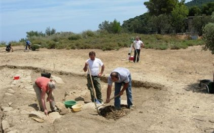 Ανακαλύφθηκε αρχαίος παιδικός τάφος στη Μαντίνεια