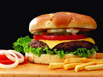 Το junk food ενισχύει την τεμπελιά