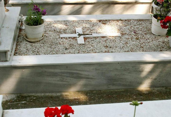 Βανδαλισμοί σε ελληνoορθόδοξο νεκροταφείο