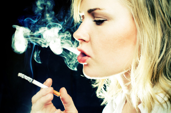 Το κάπνισμα συνδέεται με τη ρευματοειδή αρθρίτιδα