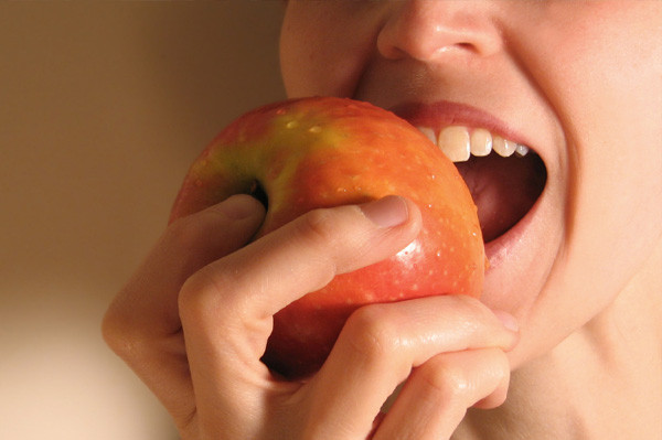 Ένα μήλο την ημέρα… εξαφανίζει τα περιττά κιλά