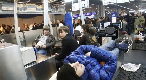 Σκηνές χάους στο αεροδρόμιο Ντομοντέντοβο