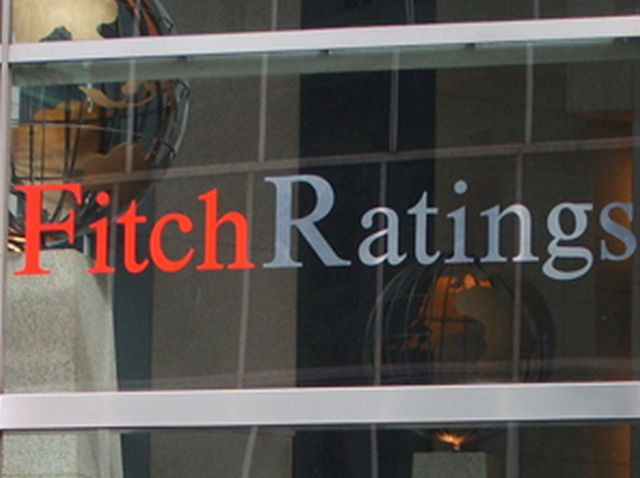 Fitch: Ανοιχτό το ενδεχόμενο υποβάθμισης γαλλικών τραπεζών
