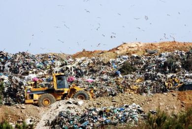Παραβίασε η Ελλάδα τη νομοθεσία για τα απόβλητα