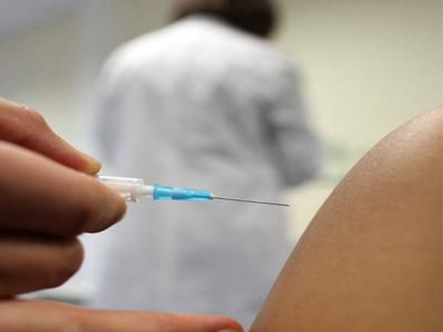 Τέσσερα βασικά ερωτήματα για τον εμβολιασμό των άνω των 60 ετών