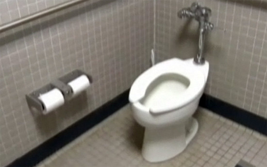 Το κάθισμα της τουαλέτας που εξαφανίζει τις δυσάρεστες οσμές