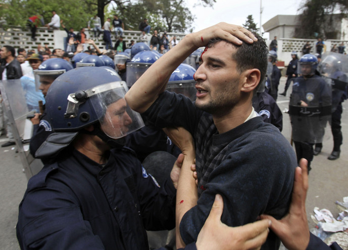 Συλλήψεις κατά τη διάρκεια διαδήλωσης ειδικευόμενων γιατρών στο Αλγέρι