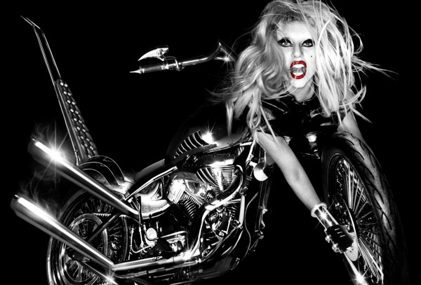 Η Lady Gaga έγινε&#8230; μοτοσικλέτα