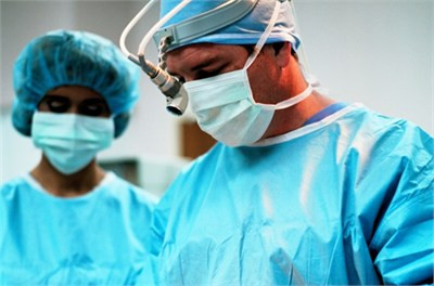 Χειρουργός ξέχασε σπάτουλα σε κοιλιά ασθενή