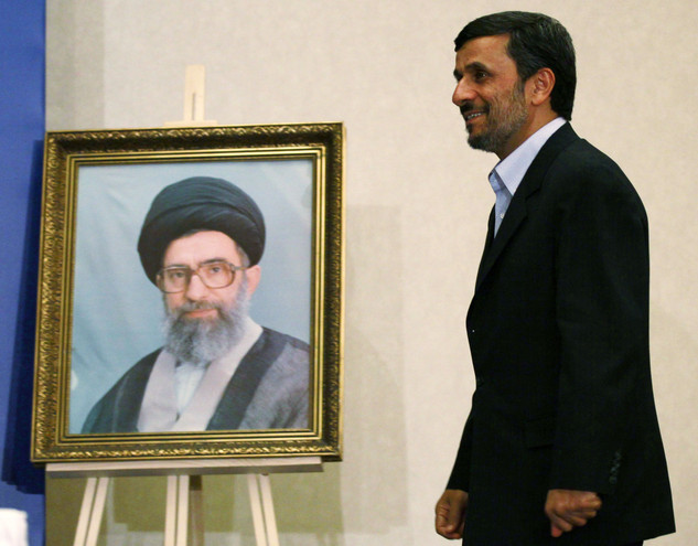 Στηρίζει Αχμαντινετζάντ ο Αλί Χαμενεΐ