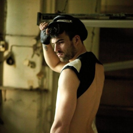 Gay φωτογράφιση-σοκ για έλληνα μοντέλο