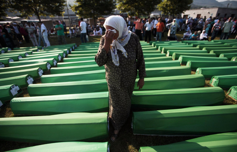 «Στη Σρεμπρένιτσα το 1995 διαπράχθηκε γενοκτονία»
