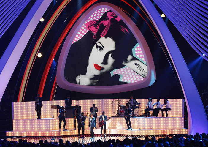 Τίμησαν τη μνήμη της Amy Winehouse στα MTV