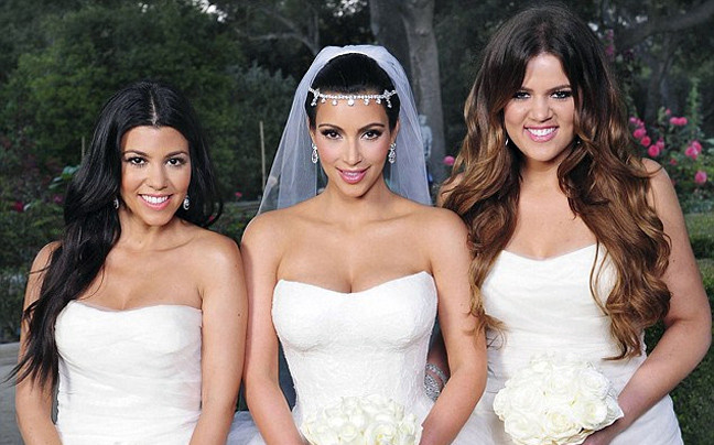 Οι αδερφές Kardashian στα άσπρα