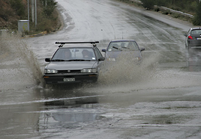 Συμβουλές για ασφαλή οδήγηση από την τροχαία
