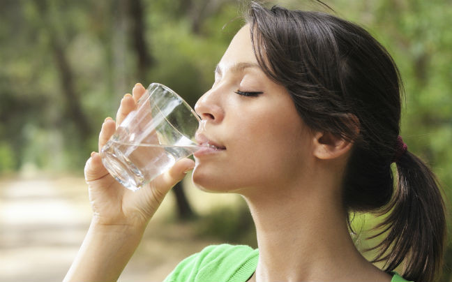 Πώς θα πίνετε περισσότερο νερό