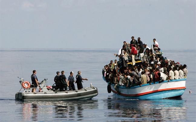 Στα ιταλικά χωρικά ύδατα το αλιευτικό με τους 120 μετανάστες