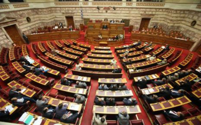 Ένταση στη Βουλή για τις έξι πράξεις νομοθετικού περιεχομένου
