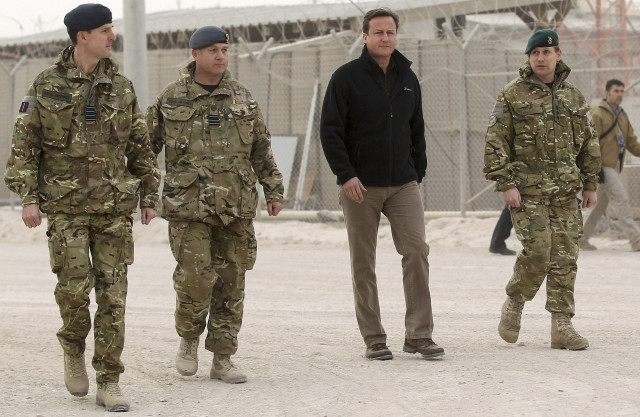 Πρωθυπουργική επίσκεψη στα στρατεύματα