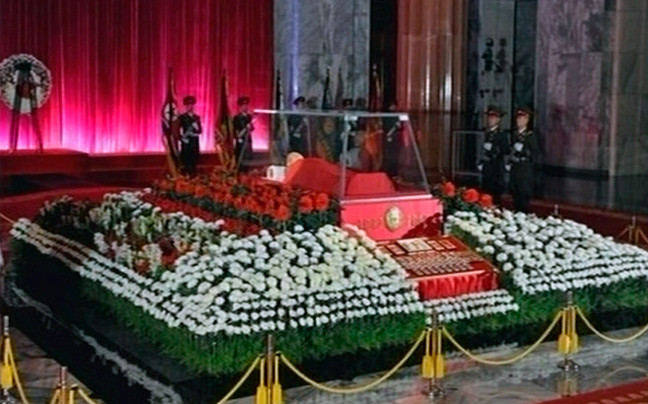 Άρχισε η κηδεία του Κιμ Γιονγκ -Ιλ