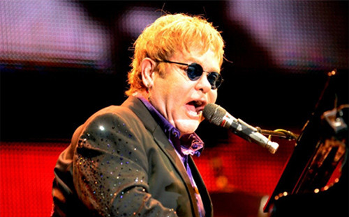 Πρώην σωματοφύλακας του Elton John τον κατηγορεί για σεξουαλική παρενόχληση