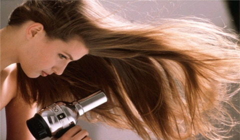Προστασία των μαλλιών από το πιστολάκι