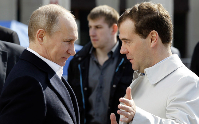 Πούτιν και Μεντβέντεφ στην πορεία για την Πρωτομαγιά