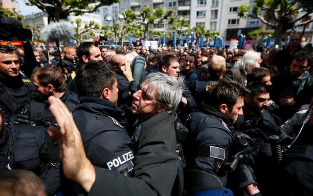 Ακτιβιστές του Blockupy Frankfurt βγήκαν στους δρόμους
