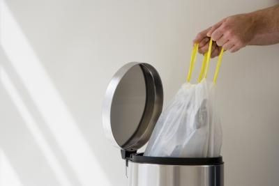 Πώς να διώξετε τις οσμές από τις σακούλες σκουπιδιών