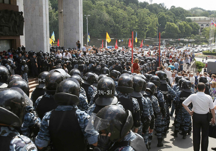 Οι ΗΠΑ καταδικάζουν τη βία κατά των διαδηλωτών στην Ουκρανία