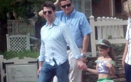 Στην Disneyland με την κόρη του ο Tom Cruise