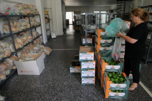 Συνεχίζεται η διανομή τροφίμων σε απόρους στο Ηράκλειο