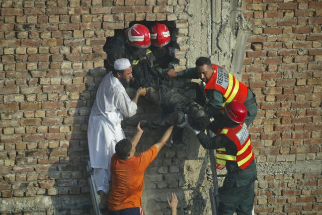 Αυξάνονται τα θύματα των πυρκαγιών στο Πακιστάν