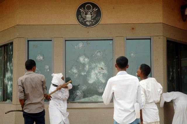 Τρεις νεκροί έξω από την αμερικανική πρεσβεία στο Σουδάν