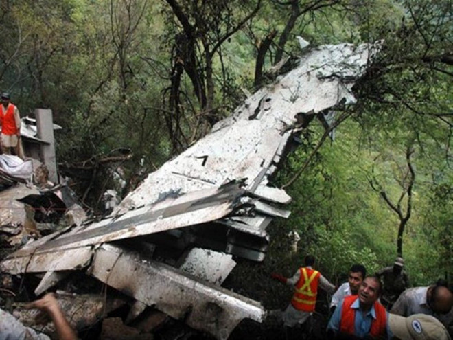 Σάραντα τέσσερις νεκροί από τη συντριβή αεροσκάφους στον ποταμό Μεκόνγκ