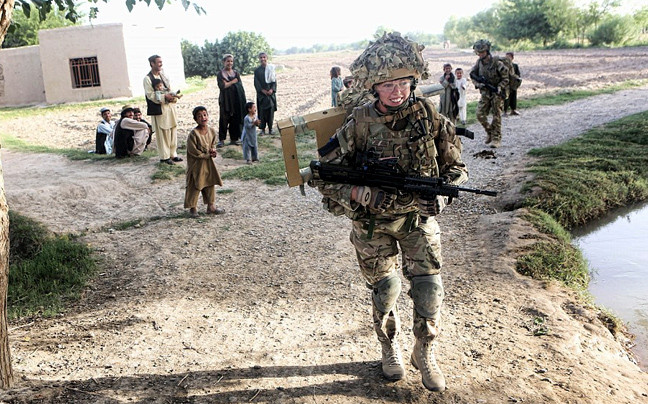 Η θηλυκή πλευρά του βρετανικού στρατού στο Αφγανιστάν