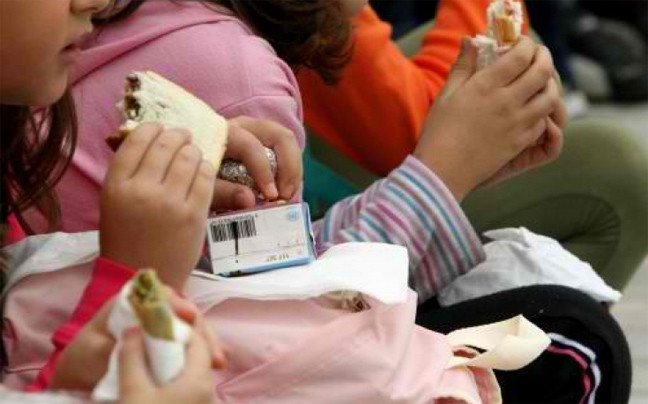 Κολατσιό για τα παιδιά που υποσιτίζονται θα καλύψει η ΔΟΕ