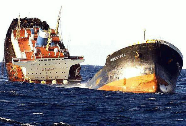 Αποποιείται των ευθυνών για το ναυάγιο ο έλληνας καπετάνιος του Prestige