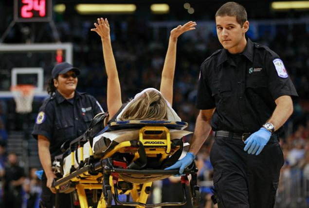 Σοβαρό ατύχημα τσιρλίντερ στο NBA