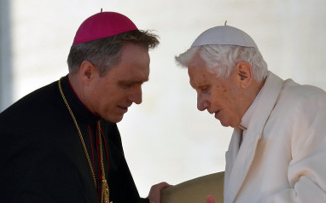 «Ο Πάπας Βενέδικτος είναι ομοφυλόφιλος»