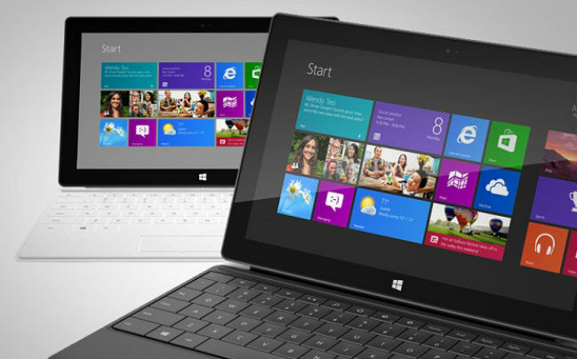 Τα tablets της Microsoft πλησιάζουν απειλητικά τα iPad