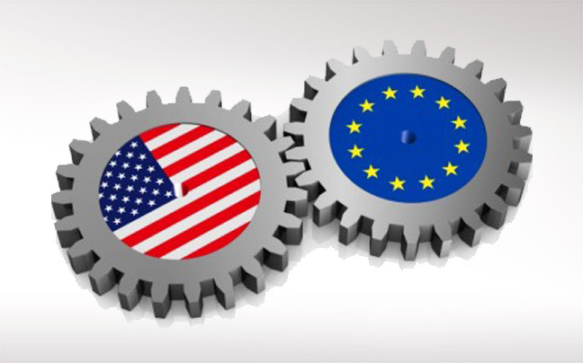 Με αναστολή συμφωνιών απειλεί τις ΗΠΑ η ΕΕ