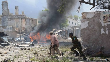Έκρηξη παγιδευμένου Ι.Χ. με εκρηκτικά στη Σομαλία