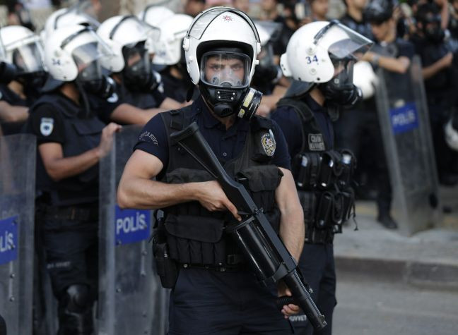 Έφοδος της τουρκικής αστυνομίας στην εφημερίδα Ζαμάν