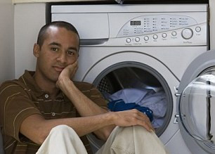 Οι δικαιολογίες των αντρών για να μη βάλουν πλυντήριο