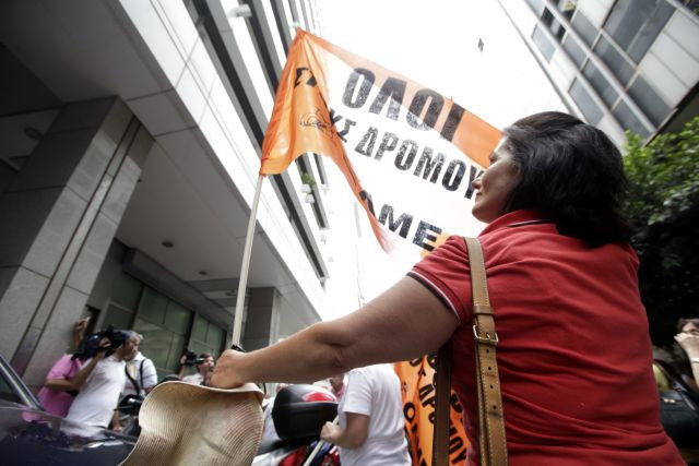 «Δέσμιοι διαθεσιμότητας και απολύσεων οι εκπαιδευτικοί»