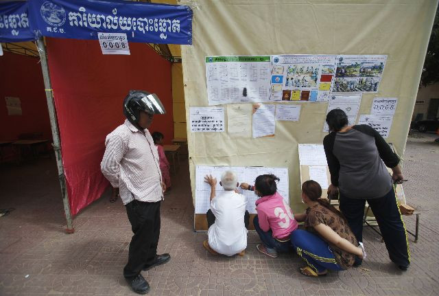 Στήνονται κάλπες στην Καμπότζη