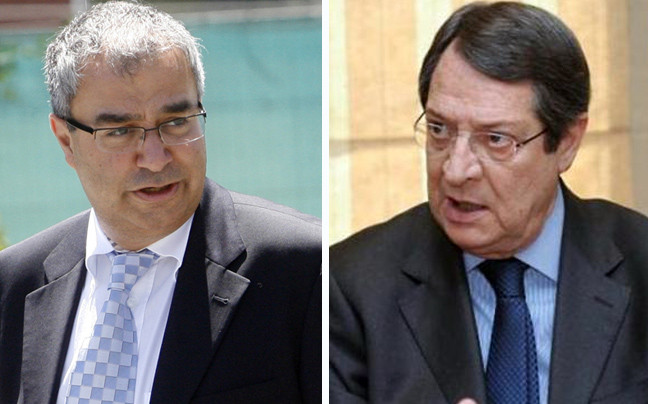 Να παύσει το διοικητή της Κεντρικής Τράπεζας σκέφτεται ο Αναστασιάδης
